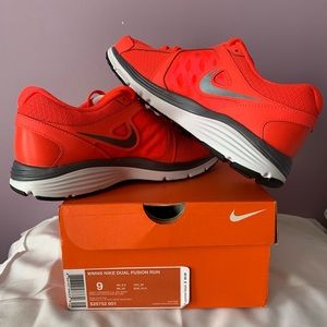 NIKE Dual Fusion Run - Bright Crimson
